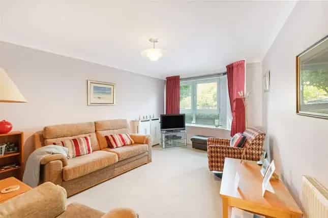 3 Bedroom Flat for Sale in Hyndland Glasgow G11