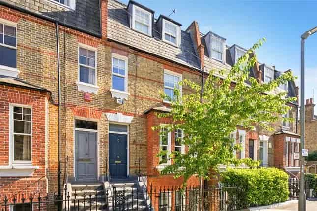 Four Bedroom Family Home Warriner Gardens London SW11