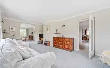 Spacious Four-Bedroom Detached House Near Wellington