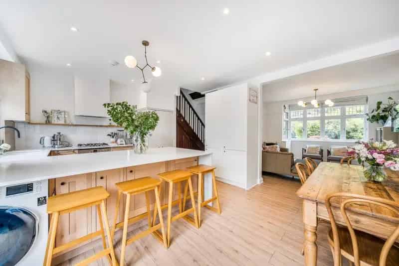 34 Bedroom Family Home with Self Contained Studio