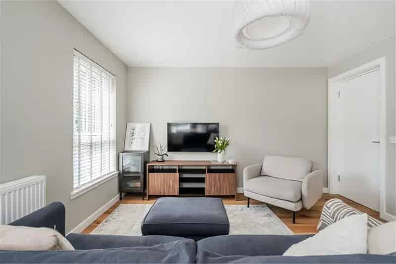 2 Bed Flat Abbeyhill First Floor 1 Reception Modern Development