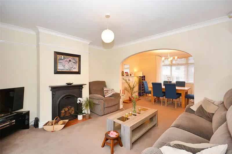 3 Bedroom Semi Detached House with Large Garden