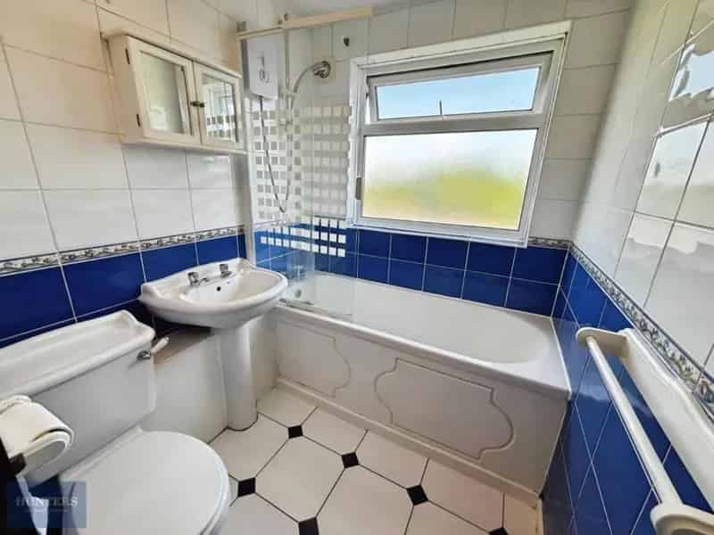 2 Bed Flat for Sale in Harborne - Spacious Apartment with Garage