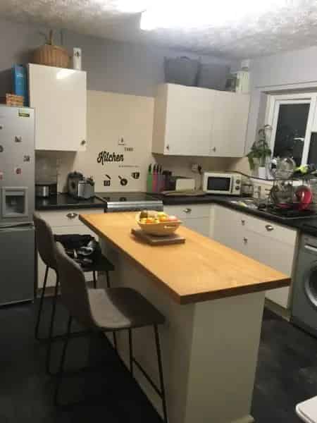 4 Bedroom House Near Train Station and Town
