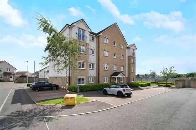 Modern 2-Bedroom Flat for Sale in Glasgow Carntyne