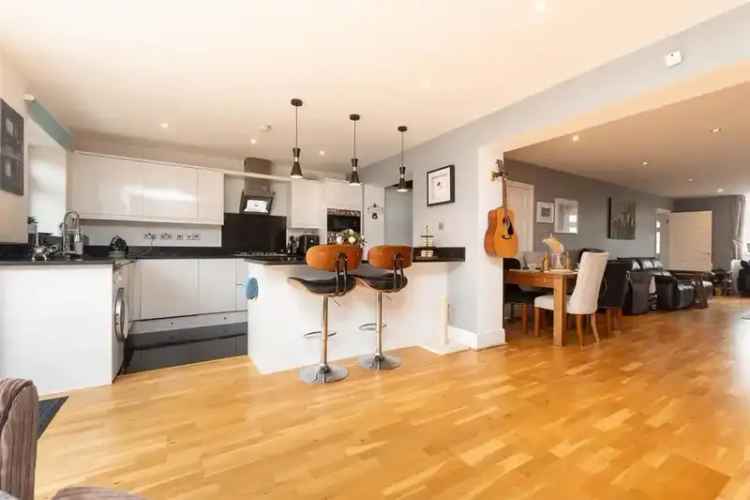 3 Bedroom Detached House for Sale in Bexleyheath