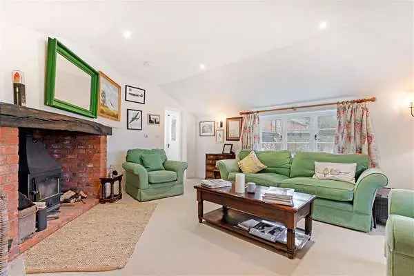 Grade II Listed Cottage Herriard Hampshire 3 Bedrooms