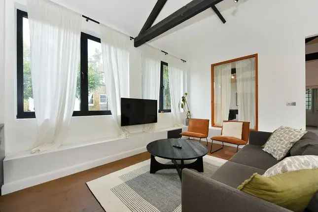 Flat to rent in Macroom Road, Maida Vale W9