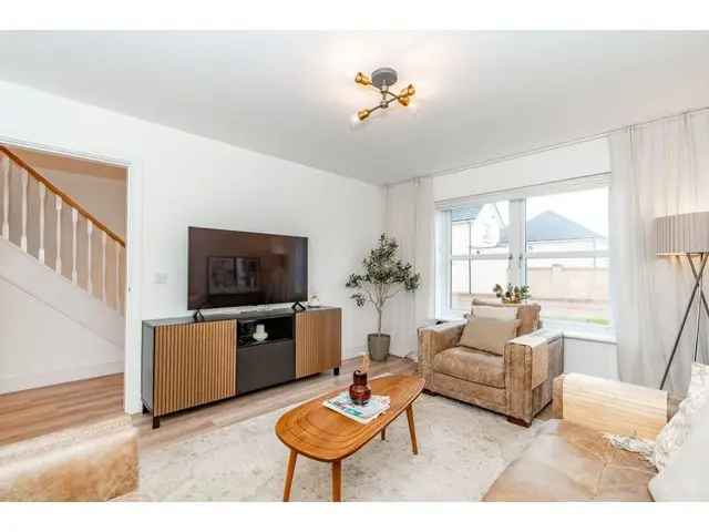 4 Bedroom Detached House for Sale in Rosewell, Midlothian