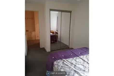 Spacious Double Room in Aberdeen City Centre Flat