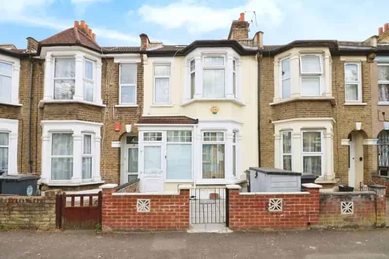 5 Bedroom Mid Terrace House for Sale London E10