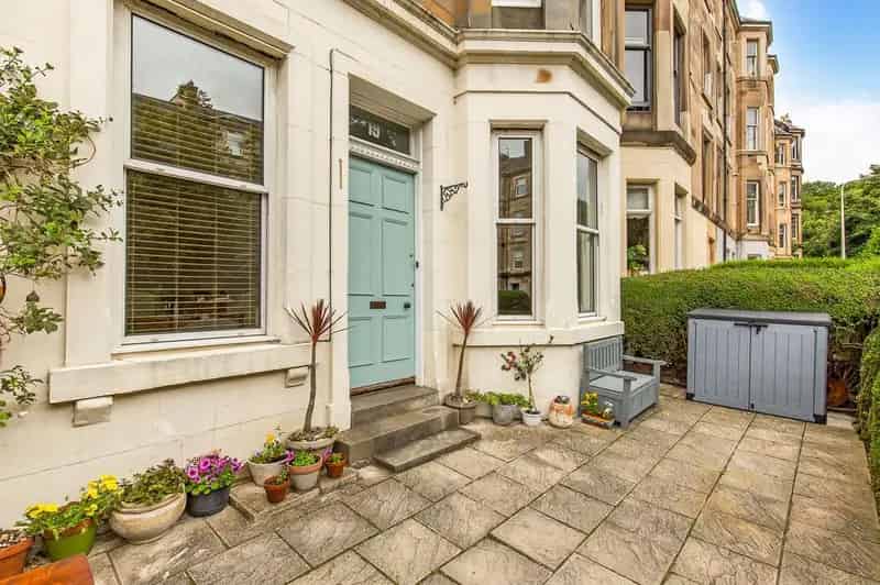 4 Bedroom Ground Floor Flat for Sale