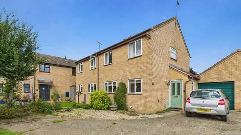 3 Bedroom Semi-Detached House For Sale Moreton Hall
