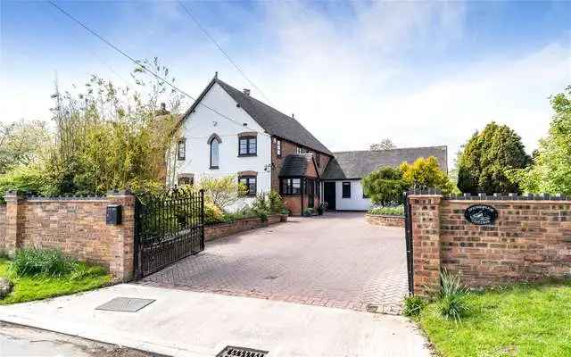 Goosemoor Cottage: Charming House with 2.5 Acres, Pool and Stables