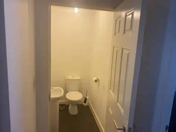 2 Bed House with Garden, Parking and Schools Nearby