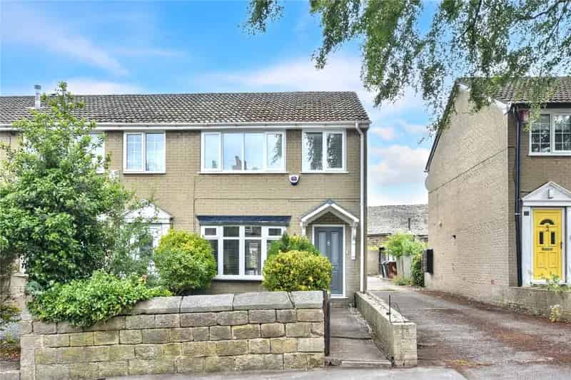 3 Bed End Town House Calverley Modern Interior Family Home Garage