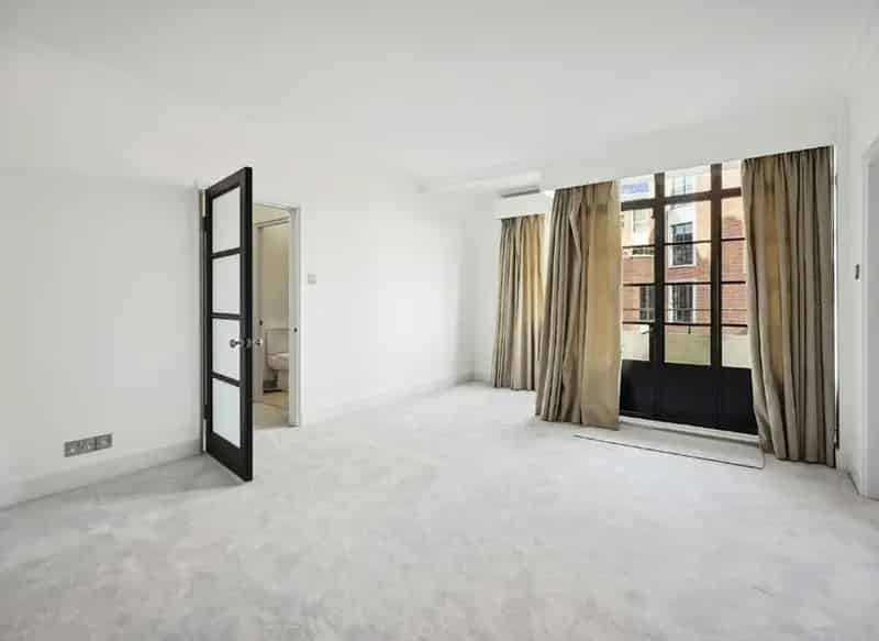 Flat For Sale , London, England