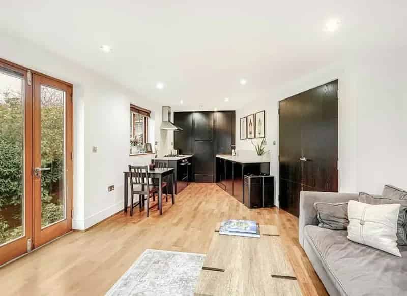 Two Double Bedroom House-Like Property with Private Garden in Streatham