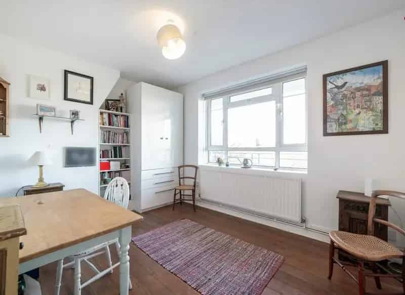 Spacious 2-Bed Apartment Shepherds Bush - Ideal First Home or Investment