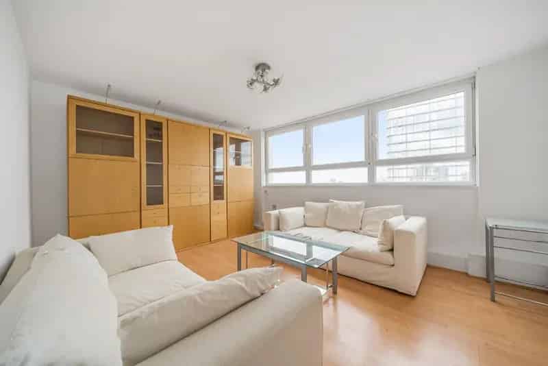 Refurbished 2-Bed Flat City Views Concierge Cash Buyers Only