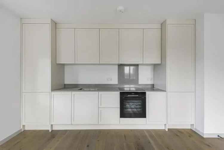 Flat For Sale in London, England