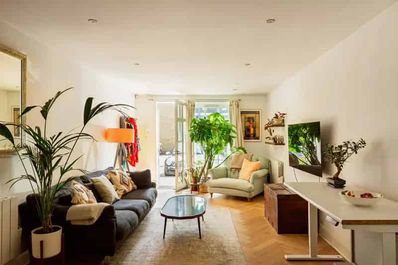 Stylish One Bedroom Apartment in Bethnal Green with Private Parking