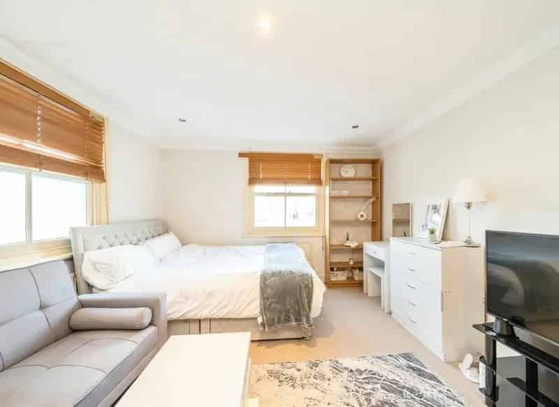 Large Studio Flat near Gloucester Road and Kensington High Street