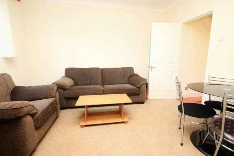 4 Bedroom Detached Student House Near Bournemouth University