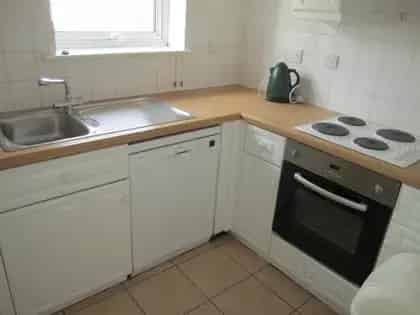 4 Bedroom Canary Wharf Apartment Near Tube Station and University