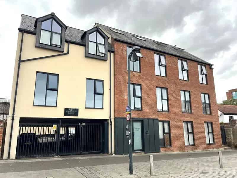 2 Bedroom Apartment for Sale Gloucester Docks