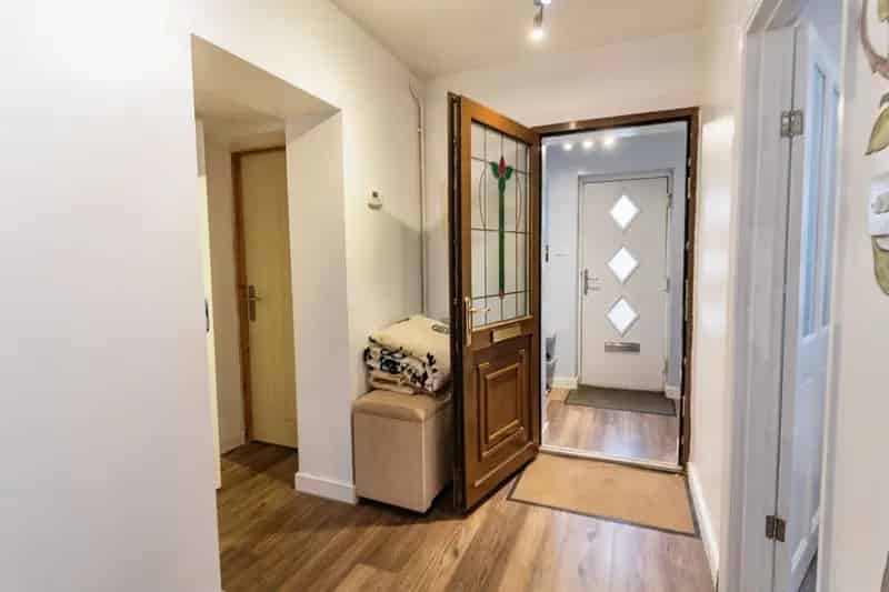 3-Bed Semi-Detached Home with Ample Living Space and Workshop