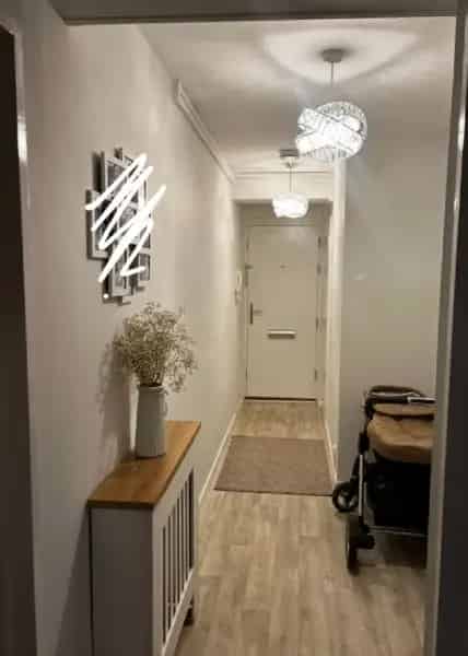 Large 2-Bedroom Flat with Balcony and Lift