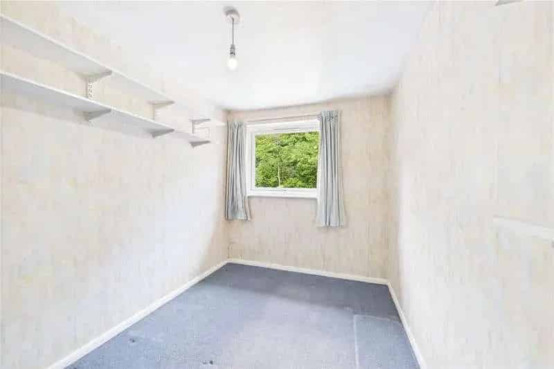 2 bed flat for sale