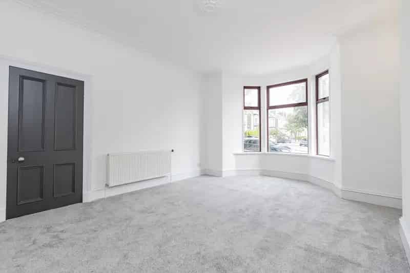 Refurbished 2-Bedroom Ground Floor Apartment