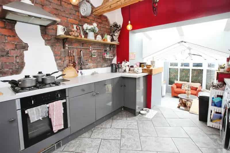 3 Bedroom Terraced House Pontnewydd