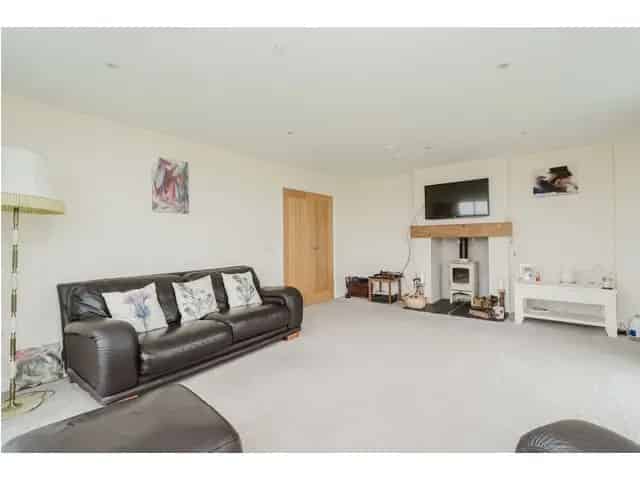 5 Bedroom Detached Coastal Home for Sale