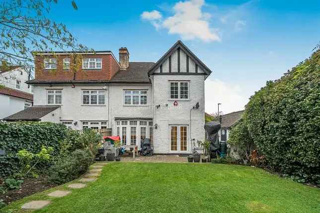 4 Bedroom Semi-Detached House for Sale in Mill Hill, London NW7