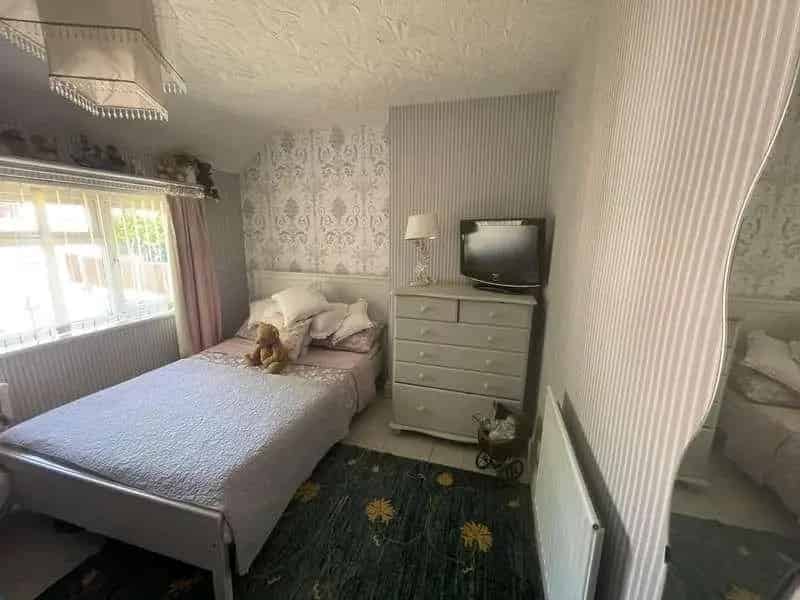 3 Bed Semi-Detached House for Sale