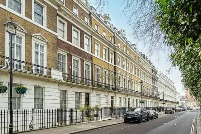 Flat for sale in Hyde Park Square, London W2