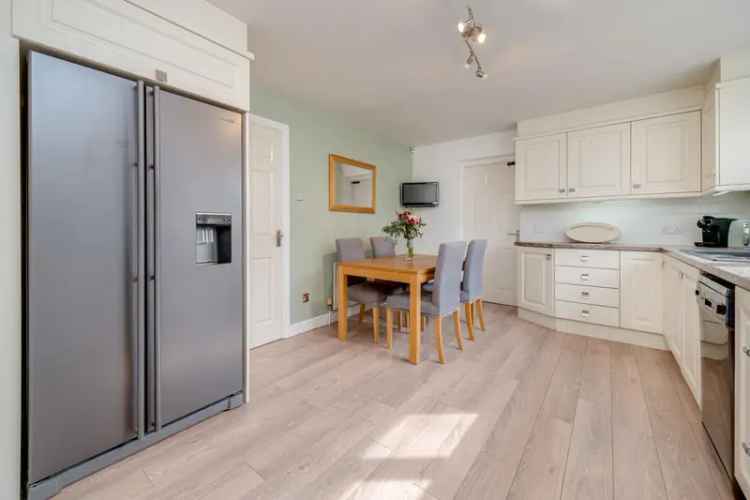 4 Bedroom Detached House for Sale Birkenshaw