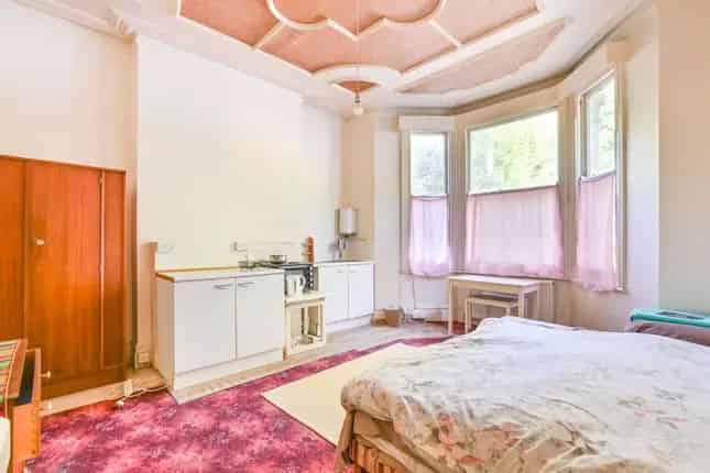 Queen's Park HMO Property for Sale - Large Garden