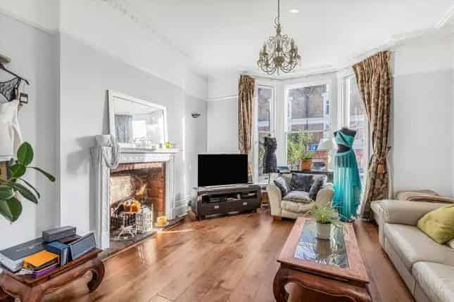 Flat for sale in Friars Stile Road, Richmond TW10