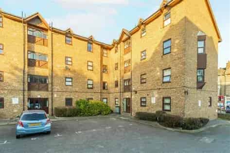 1 Bedroom Flat Brockley London 49m² Top Floor Apartment