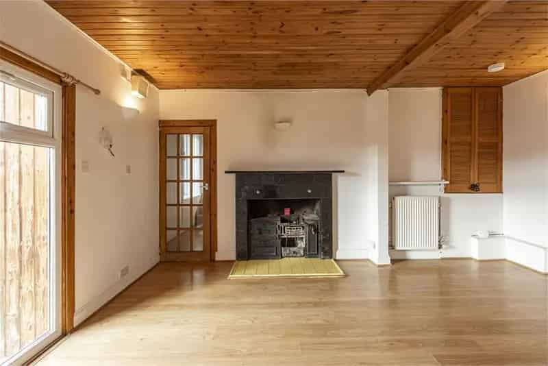 1 Bed Flat - High Buckholmside - Great Potential