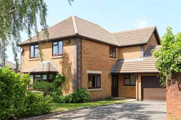 4 Bedroom Family Home St Andrews Gardens Cobham