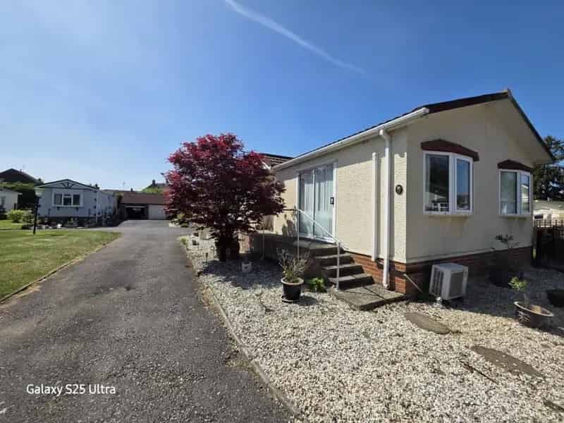 2 Bedroom Park Home for Sale