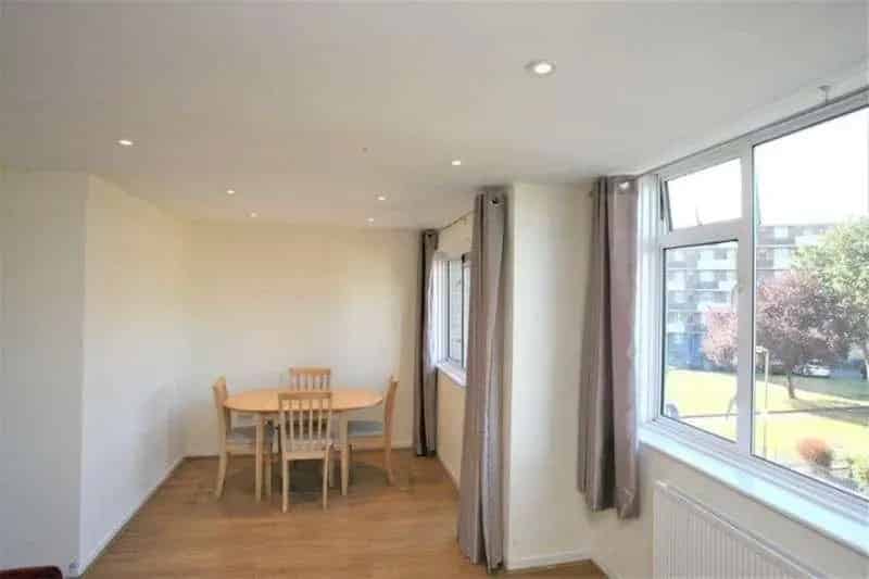 3 Bed Flat for Sale in Battersea Near Battersea Park