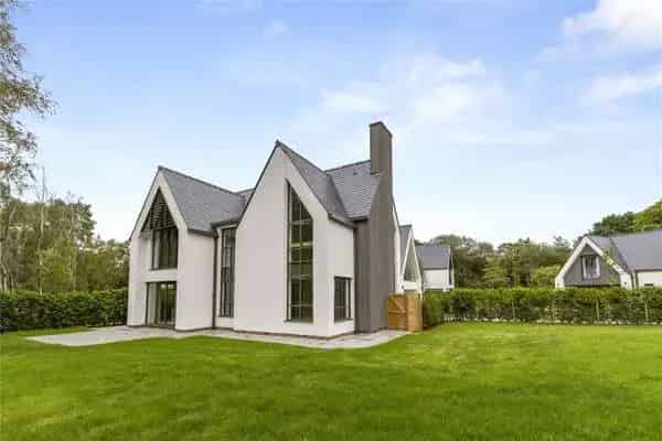 Luxury 4-Bed Detached Home in Wilmslow