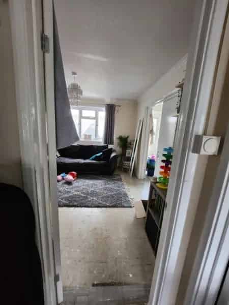 3 Bed House - Potential 4th Bedroom - Large Garden - Driveway