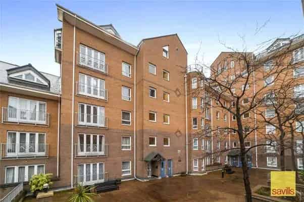 Spacious 2-Bedroom River View Apartment with Pool and Gym